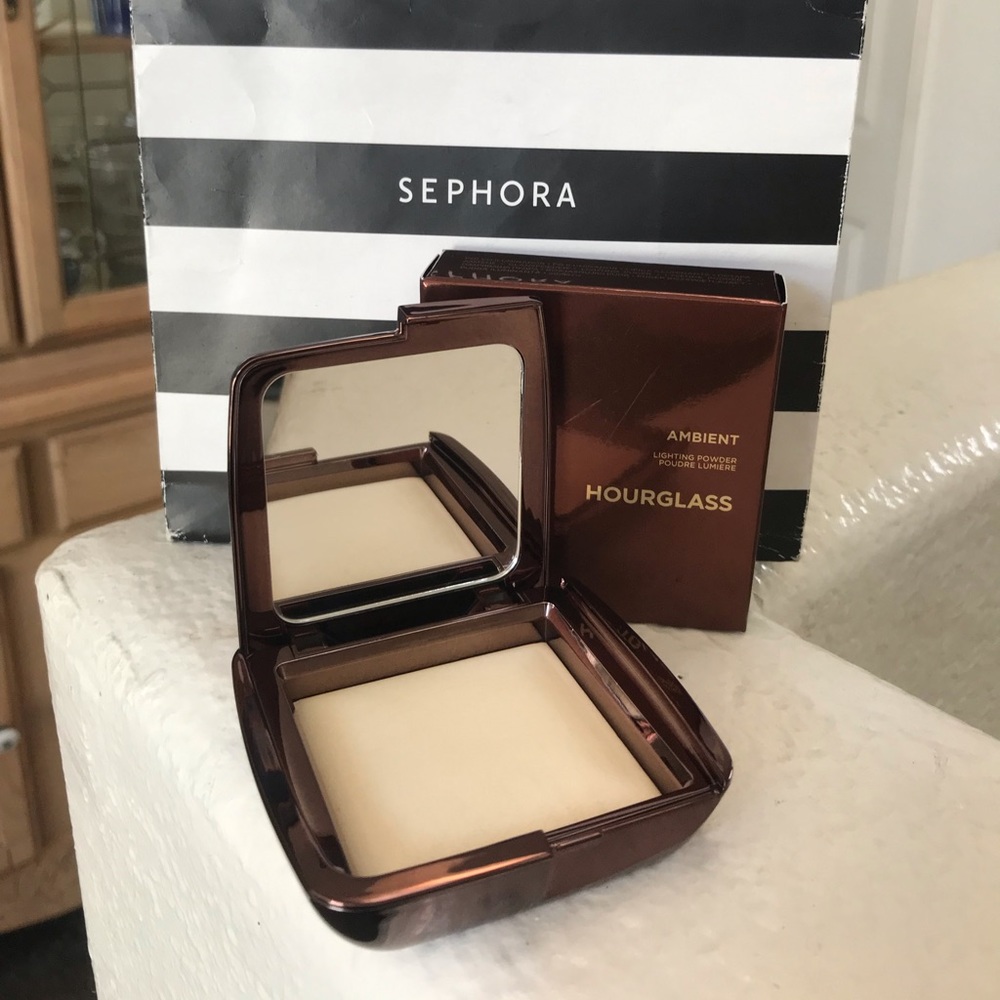 Hourglass diffused light powder